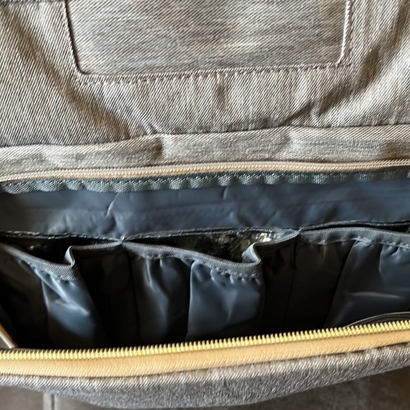 Realer Diaper Bag - Picture 3 of 4